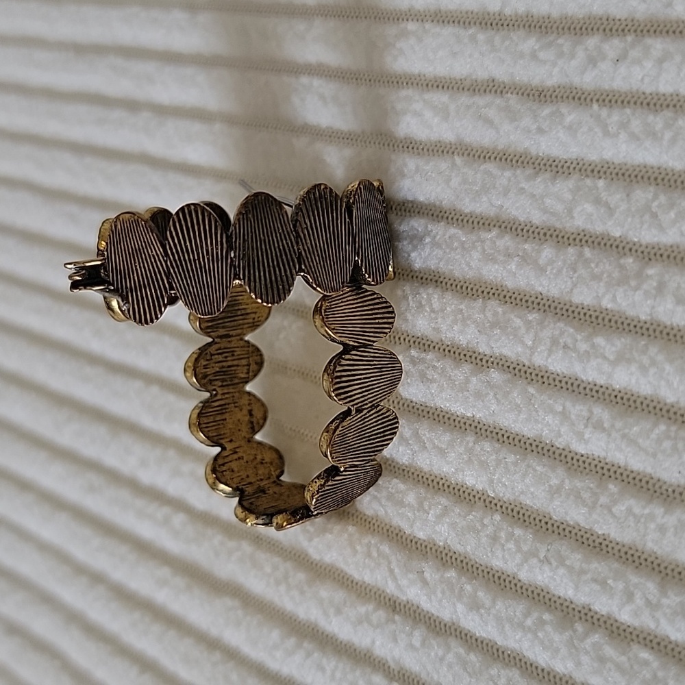 Brass Colored Hinged Closed Hoops